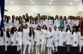 Uema realiza cerimônia do jaleco de calouros de Enfermagem no Campus Colinas 