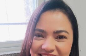 Egressa do Programa Ensinar conclui Mestrado em Letras e celebra trajetória transformada pela educação