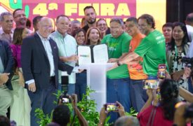 Uema marca presença estratégica na abertura da Fenafes e Femaf com lançamento da Jornada de Inovação