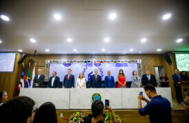 Uema recebe a Medalha 28 de Novembro durante a XX Jornada Jurídica