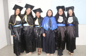 Alunas de Química e Ciências Biológicas do Campus Caxias colam grau em cerimônia especial